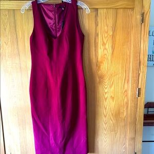 Elegant Elie Tahari Sleeveless Burgundy Dress